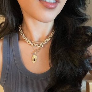 Chunky gold necklace chain, costume and 16in